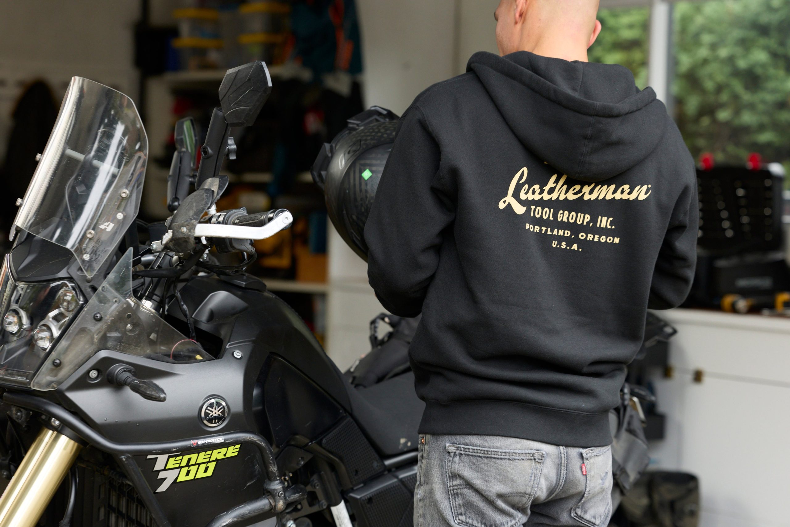 vintage_zip_hoodie_20260402201702_o84z.jpg
